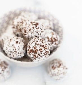 Chewy coconut macaroons