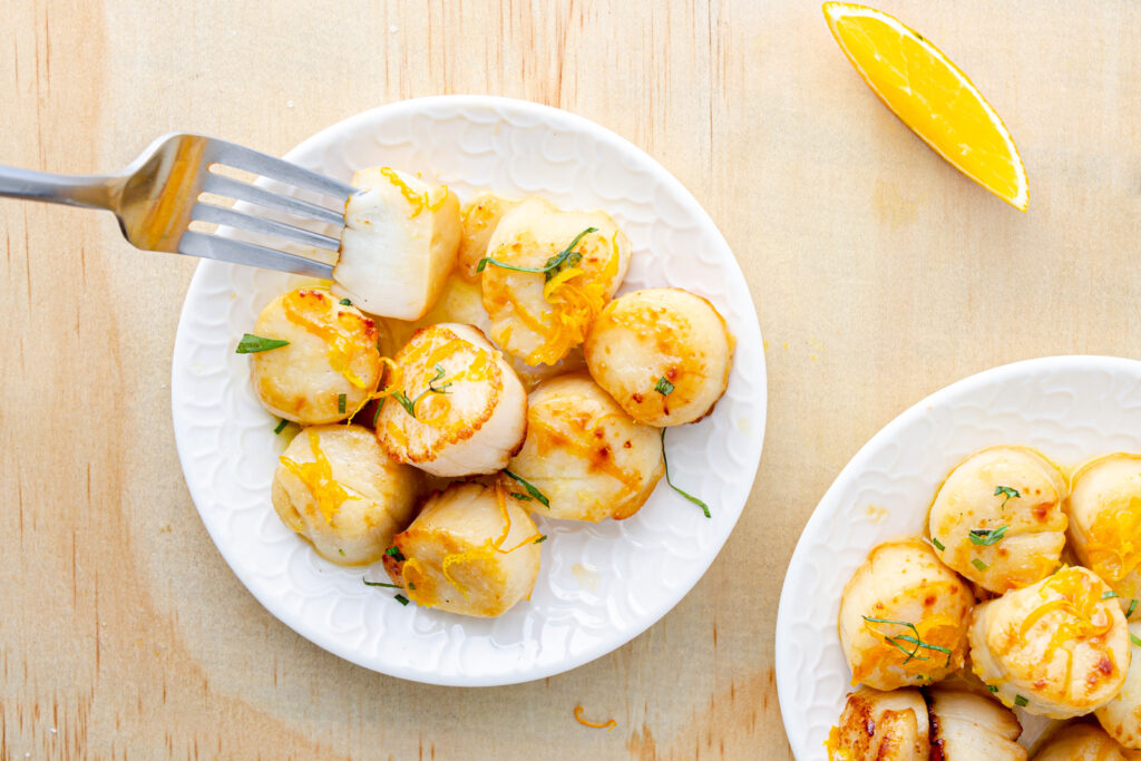 Baked-Scallops-with-Citrus-Giner-Sauce-Sliced-on-a-fork-Horizontal-1024x683
