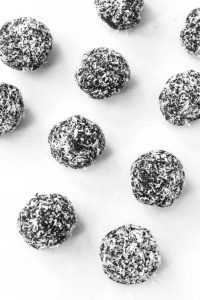 Healthy Raw Brownie Bites