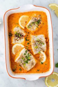 Cod baked in red pepper sauce